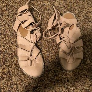 Size 6 old navy sandals. Just got a little snug